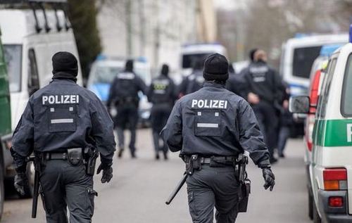 У Німеччині для затримання юного російського пропагандиста задіяли загони спецпризначенців У Німеччині для затримання юного російського пропагандиста задіяли загони спецпризначенців